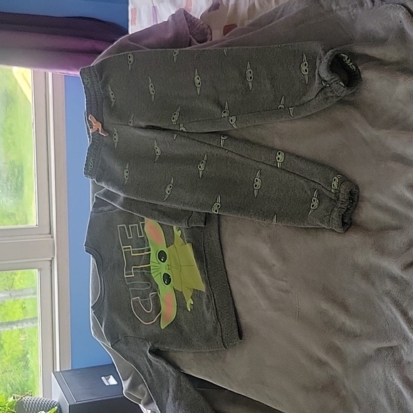 Star Wars Other - Girls size 4-5 sweat suit.
